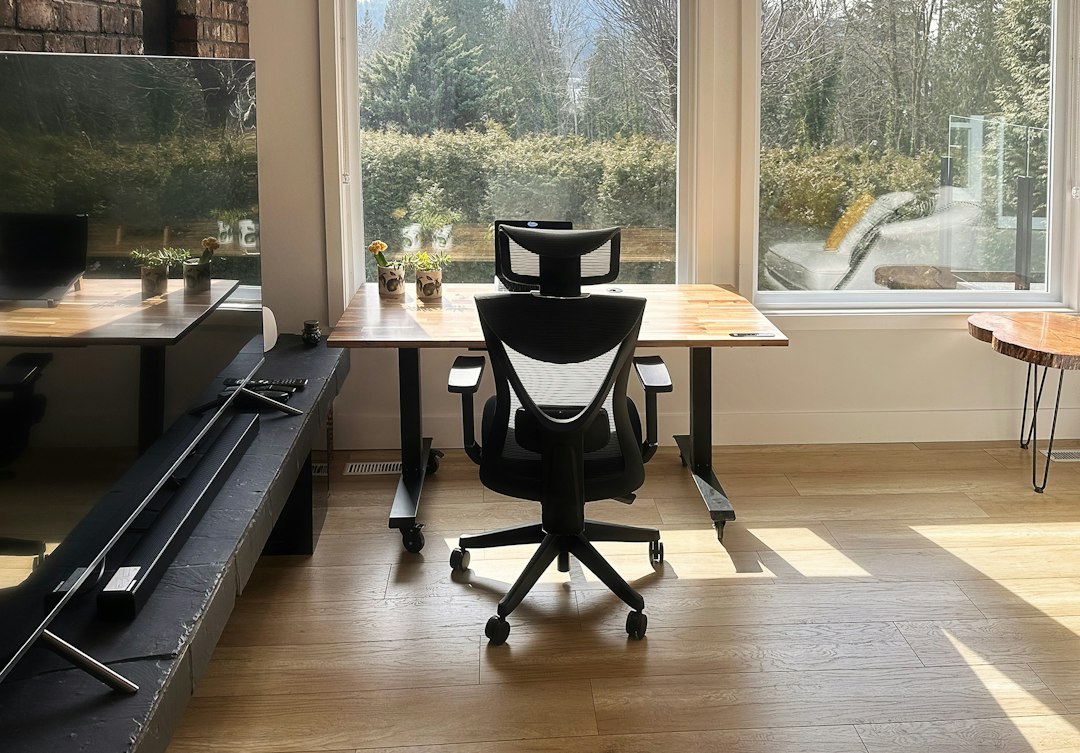 How to Set Up a Practical and Comfortable Home Office
