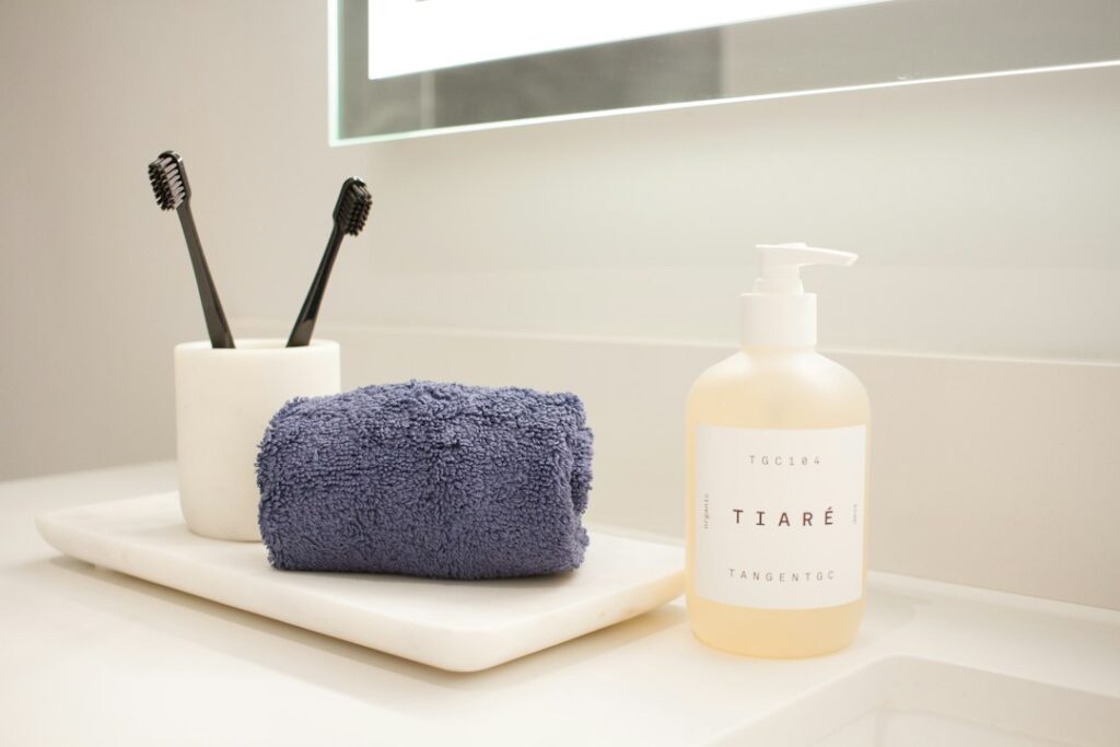 How to Organize Your Bathroom and Reduce Countertop Clutter