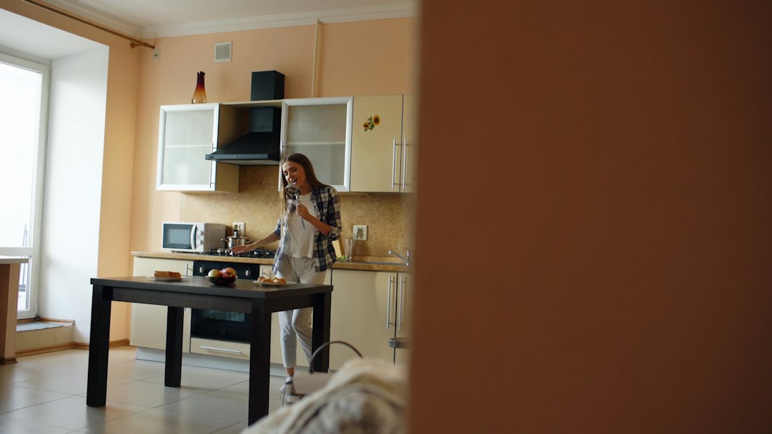 How to Create a Weekly Home Cleaning Routine That Is Easy to Follow